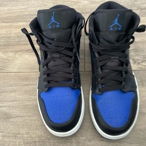 Air Jordan 1 Mid hyper Royals sz 9.5